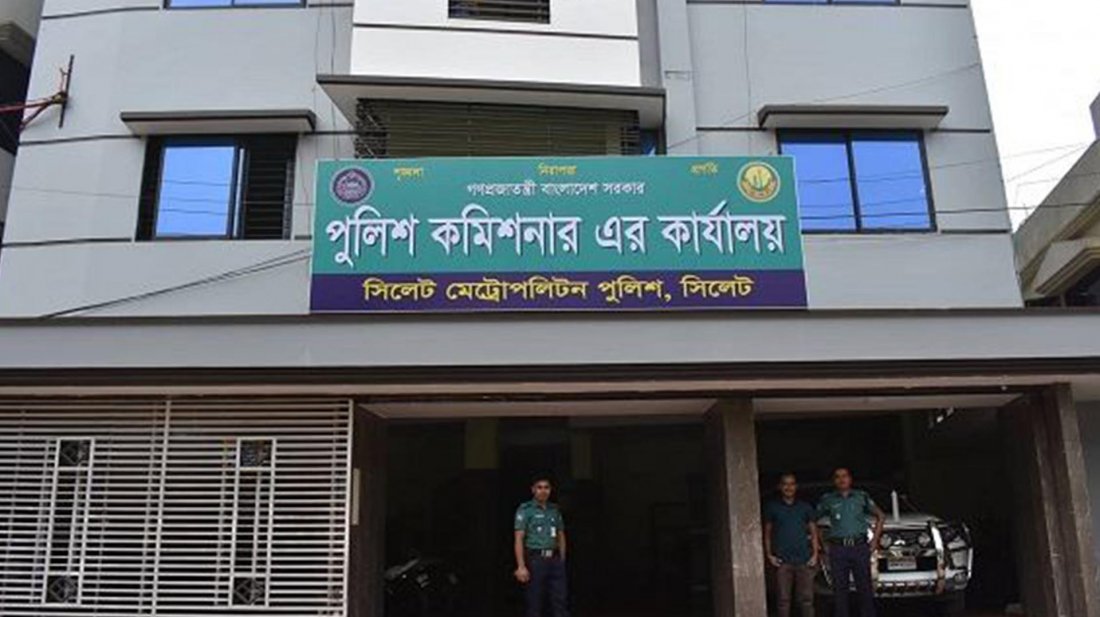 ‘আ.লীগের লোকজন যেন প্রকাশ্যে থাকতে না পারেন’ নির্দেশনা নিয়ে বিতর্ক, পরে সংশোধন